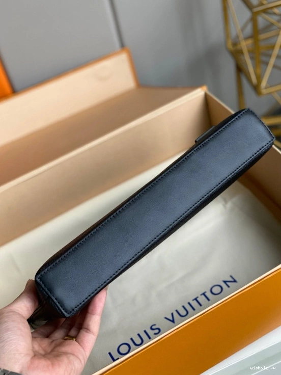 WIS LOUIS POUCH IPAD VUITTON 0124